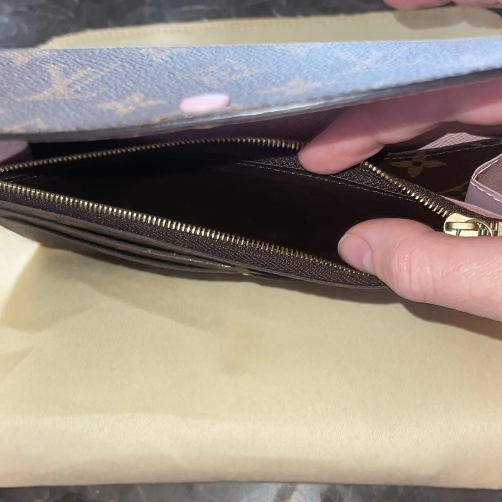 Louis Vuitton wallet - Picture 7 of 8